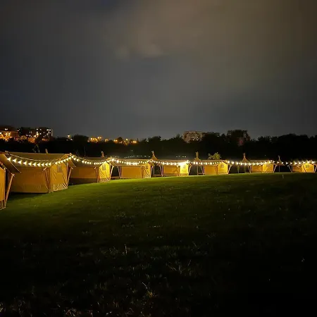 Luz Glamping مكان تخييم بوخارست